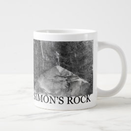 岩の上にベティ・ホールを持つジャンボマグ ジャンボコーヒーマグカップ