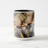 岩の上に横たわるアシカ マグカップ (中央)