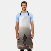 岩の上に立っている人 エプロン (着用した状態)