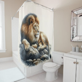 岩の上に静止しているリーガルアフリカライオン – 水彩 シャワーカーテン