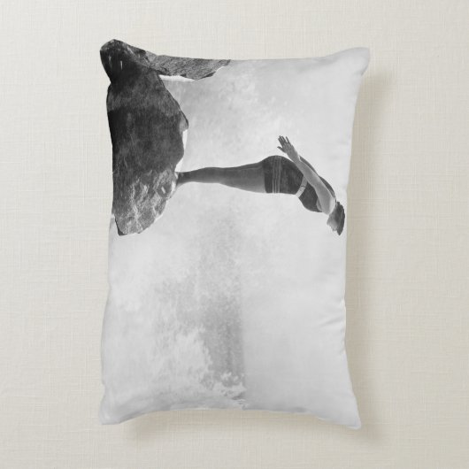 岩の上の泳ぐ人で打ち砕かれたサーフヴィンテージの女性 アクセントクッション (裏面(縦))