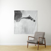 岩の上の泳ぐ人で打ち砕かれたサーフヴィンテージの女性 タペストリー (インサイチュ(横))