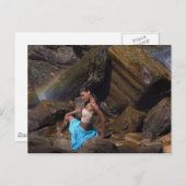 岩の上の笑顔 ポストカード (正面/裏面)