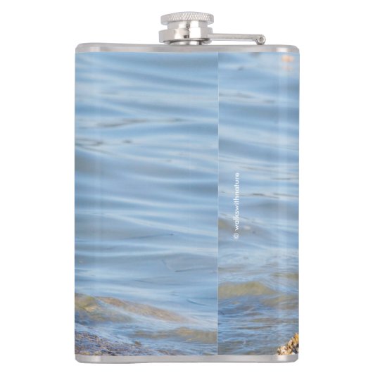 岩の上の美しいハーレクインアヒル フラスク (裏面)