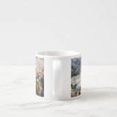 岩の上の若い毛皮のシール エスプレッソカップ (裏面)