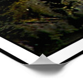 岩の上の金ゴールドの宝箱 ポスター (角)