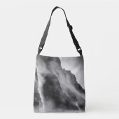 岩の上の霧 クロスボディバッグ (裏面)