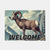 岩の多いアウトクロップの上のヒツジ ドアマット (正面)