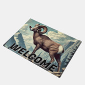 岩の多いアウトクロップの上のヒツジ ドアマット (アングル)