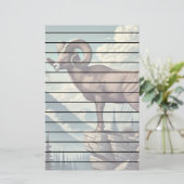 岩の多いアウトクロップの上のヒツジ 便箋 (スタンド正面)