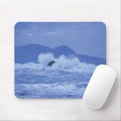 岩の多い海岸に衝突する荒波 マウスパッド (マウス)