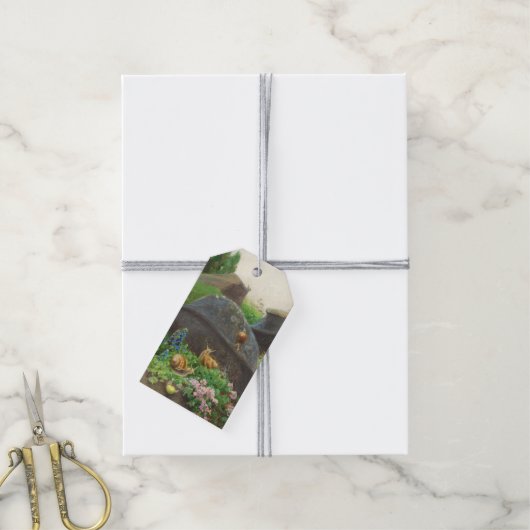 岩の庭のカタツムリ(H.A. Brendekilde) ギフトタグ (より糸付き)