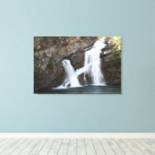 岩の来崖から滝が出る キャンバスプリント (インサイチュ (ウッドフロア))