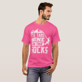 岩の登山に乗るおもしろい Tシャツ (正面フル)