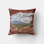 岩の穴を通ってピークを出す クッション (裏面)