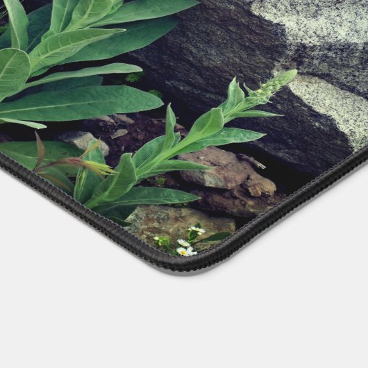 岩の間の野生のムレインのパーソナライズされた花 デスクマット (コーナー)