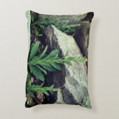 岩の間の野生のムレインの花 アクセントクッション (裏面(縦))