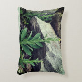 岩の間の野生のムレインの花 アクセントクッション (正面(垂直))