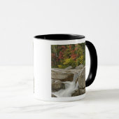 岩の間を流れるスウィフト川 マグカップ (正面右)