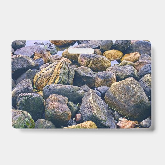 岩カラフル岩 バッジ (正面)