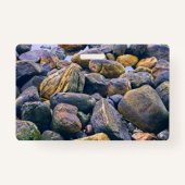 岩カラフル岩 バッジ (裏面)