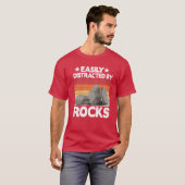 岩石に簡単に気を取られるコレクター ミネラル レトロ Tシャツ (正面フル)
