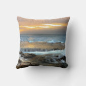 岩石海岸の空中写真撮影 クッション (裏面)