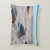 岸の岩に砕ける波 アクセントクッション (裏面(縦))