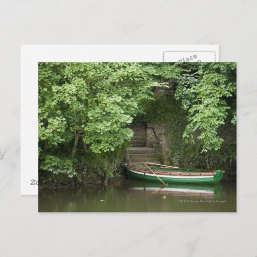 岸辺の階段で漕ぎ舟がロープで囲まれた ポストカード (正面/裏面)