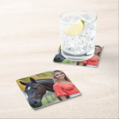 島のチャーム:ヘレナと彼女の威厳のある馬 スクエアペーパーコースター (インサイチュ)