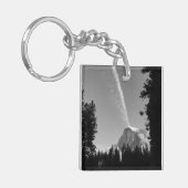 崖っぷちの雲 ヨセミテの空 黒と白の写真 キーホルダー (正面左)