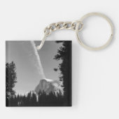 崖っぷちの雲 ヨセミテの空 黒と白の写真 キーホルダー (裏面)