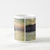 崖のエトレタ、クロード・モネによる夕焼け コーヒーマグカップ (中央)