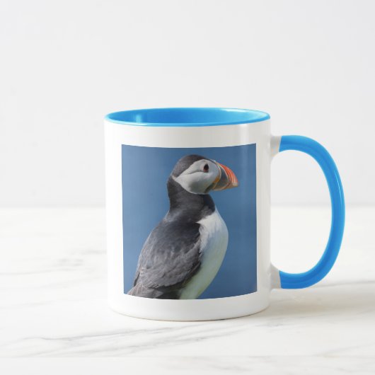崖の上のニシツブクロウ(Fratercula Arctica) マグカップ (右)
