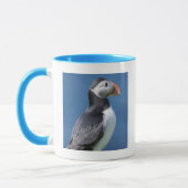 崖の上のニシツブクロウ(Fratercula Arctica) マグカップ (左)