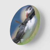 崖の上の大西洋のパフィン(Fratercula Arctica) 2 ラウンド壁時計 (傾斜)