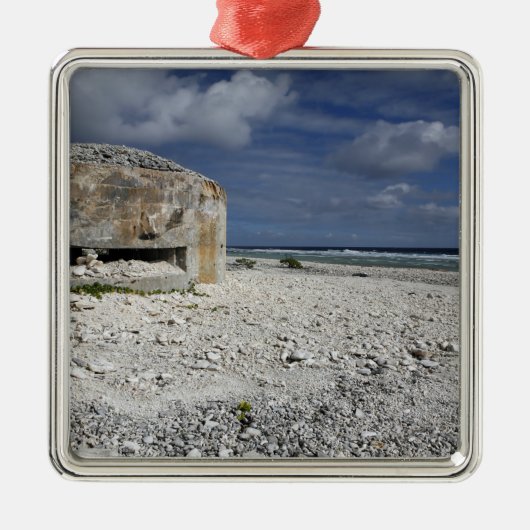 崩れ落ちるバンカー メタルオーナメント (正面)