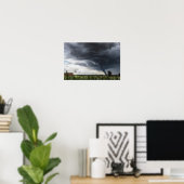 嵐の中で干し草の俵を持ち上げるツイスター ポスター (ホームオフィス)