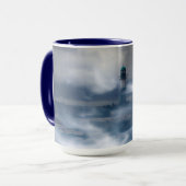 嵐の中の灯台 – バルト海 マグカップ (正面左)