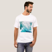 嵐の中の青い白い波 Tシャツ (正面フル)