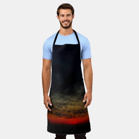 嵐の前の夕日 エプロン (着用した状態)