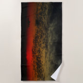 嵐の前の夕日 ビーチタオル (正面)