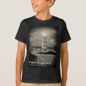 嵐の夜の古い灯台 Tシャツ (正面)