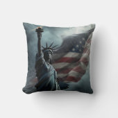 嵐の枕を勇敢に愛国的な女性の自由 クッション (正面)