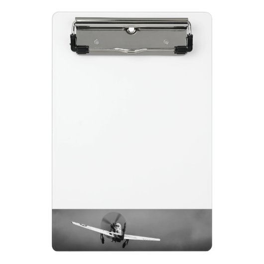 嵐のP-51ムスタングの離陸 ミニクリップボード (正面)