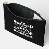 嵐を何度も乗り越えてきた私には アクセサリーポーチ (見開き)
