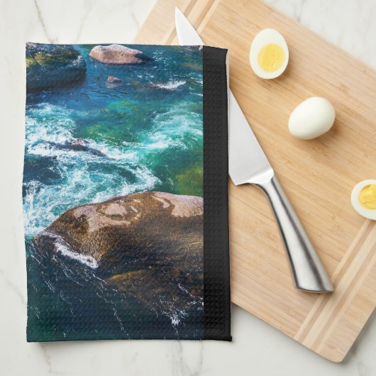 川と山の風光明媚な写真 キッチンタオル (四つ折り)