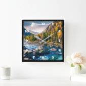 川と山の風光明媚な写真 スクエア壁時計 (ホーム)