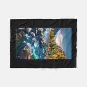 川と山の風光明媚な写真 フリースブランケット (正面(横))