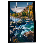 川と山の風光明媚な写真 ミディアムペーパーバッグ (正面)